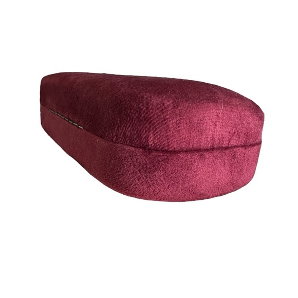 GUCCI Red Suede Large Sunglasses Case with Lens Cloth - Picture 8 of 11